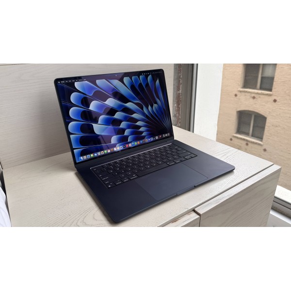 Macbook air 15 colių 2023 a2941 m2/8gb/256gb. 